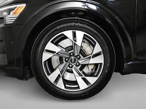 Certified 2023 Audi e-tron Premium Plus w/ Premium Plus Package image 25