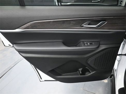 New 2025 Jeep Grand Cherokee L Limited image 29