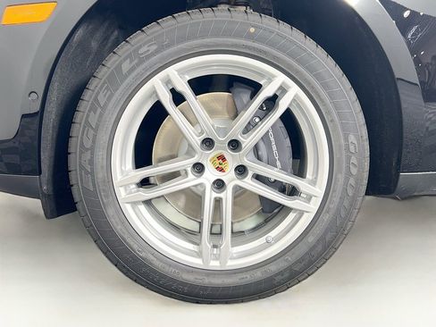 New 2026 Porsche Macan image 33