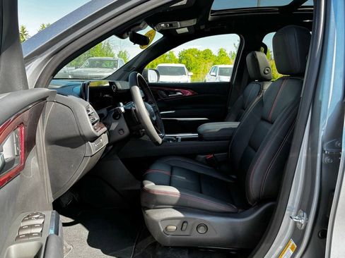 New 2026 Chevrolet Traverse RS w/ LPO, Floor Liner Package AWD/4WD image 8