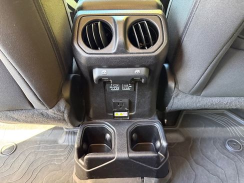 Used 2021 Jeep Gladiator Sport image 16