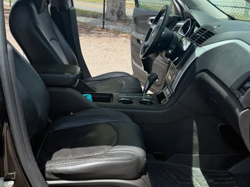 Used 2011 Chevrolet Traverse LT w/ Personal Connectivity Package FWD image 14