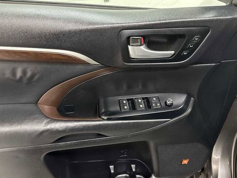 Used 2015 Toyota Highlander Limited Platinum image 15
