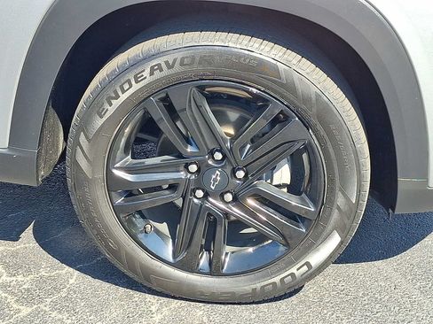 Used 2024 Chevrolet Trax ACTIV w/ Sunroof Package FWD image 8