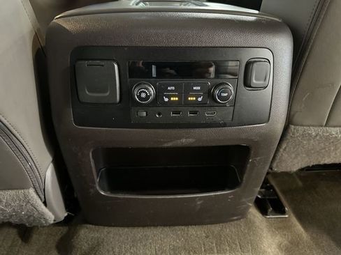 Certified 2018 GMC Yukon Denali w/ Open Road Package image 33