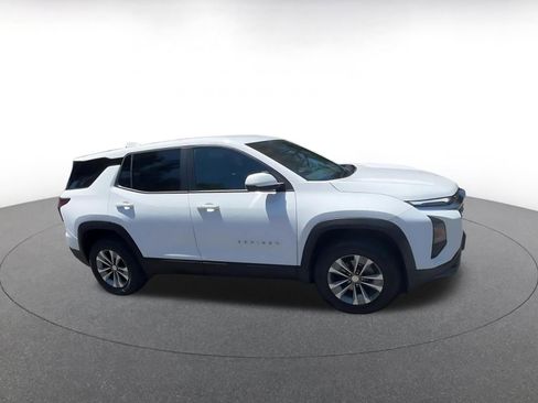 Used 2025 Chevrolet Equinox LT FWD image 2