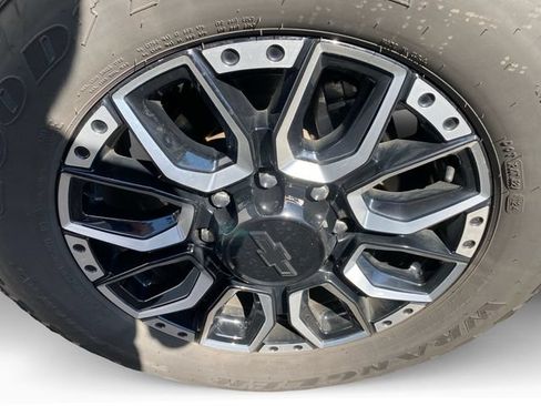Used 2025 Chevrolet Silverado 3500 LTZ w/ LTZ Plus Package AWD/4WD image 9