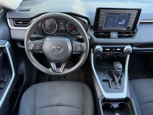 Used 2021 Toyota RAV4 LE image 10