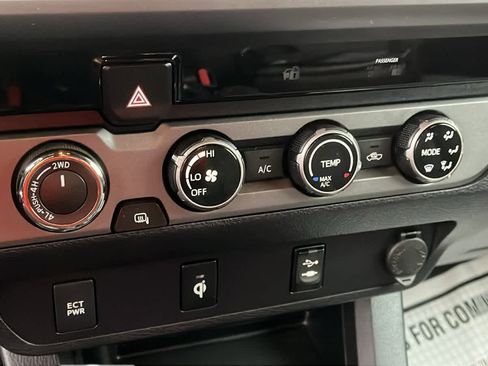 Used 2017 Toyota Tacoma TRD Off-Road image 19