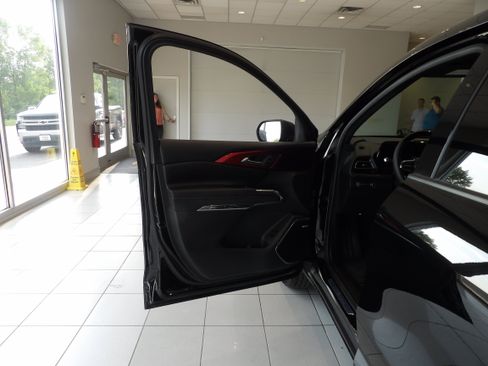 Used 2026 Chevrolet Traverse Z71 w/ Enhanced Driving Package AWD/4WD image 9