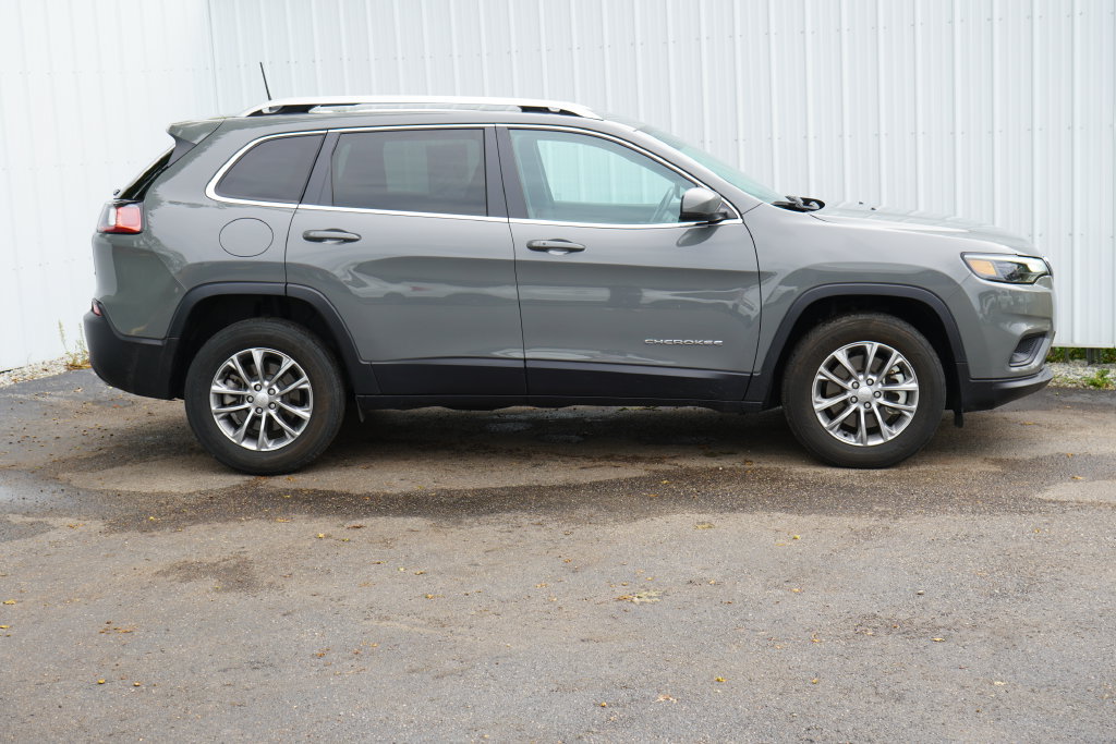 Used 2021 Jeep Cherokee Latitude Lux w/ Comfort/Convenience Group AWD/4WD image 2