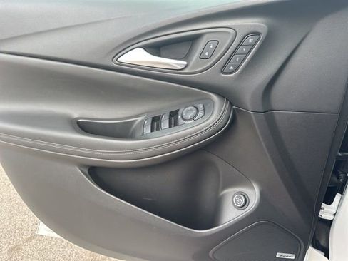 Used 2025 Buick Encore GX Avenir w/ Avenir Technology Package image 38