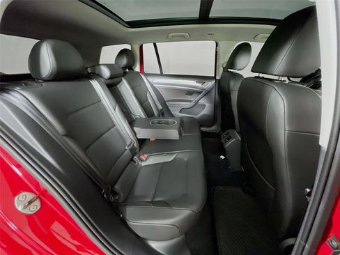 Used 2016 Volkswagen Golf Limited Edition image 29