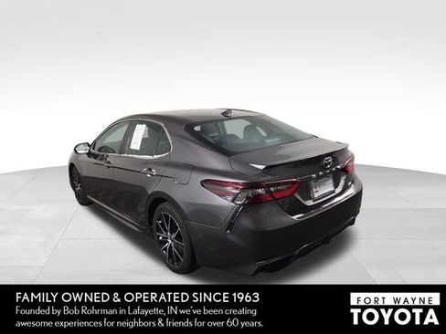 Used 2024 Toyota Camry SE image 9