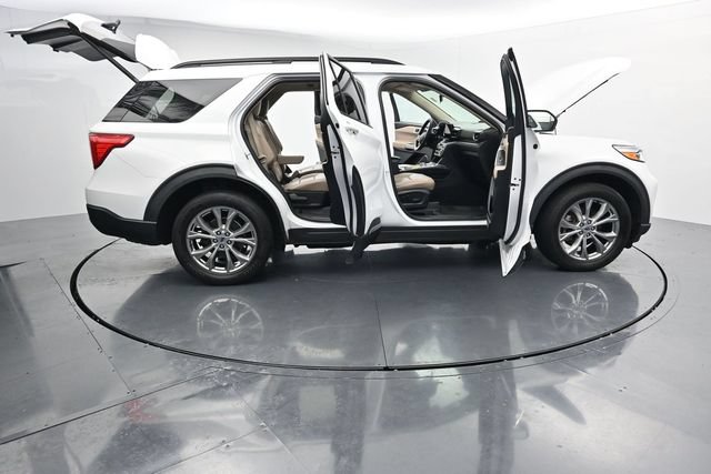 Certified 2021 Ford Explorer XLT w/ Equipment Group 202A AWD/4WD image 37