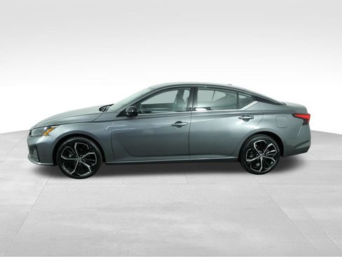 Used 2025 Nissan Altima 2.5 SR AWD/4WD image 6