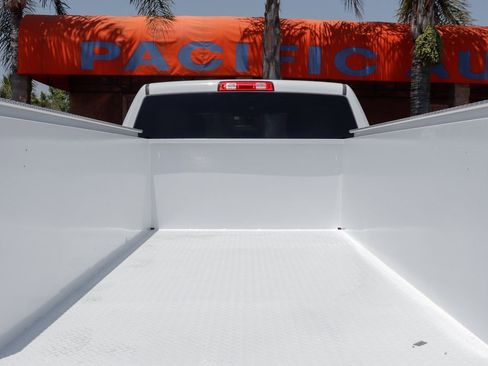 Used 2022 RAM 2500 Tradesman w/ Chrome Appearance Group image 9