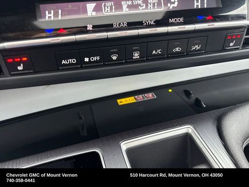 Used 2025 Toyota Sienna XLE image 33