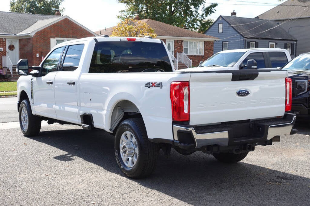 Used 2023 Ford F250 XLT AWD/4WD image 3