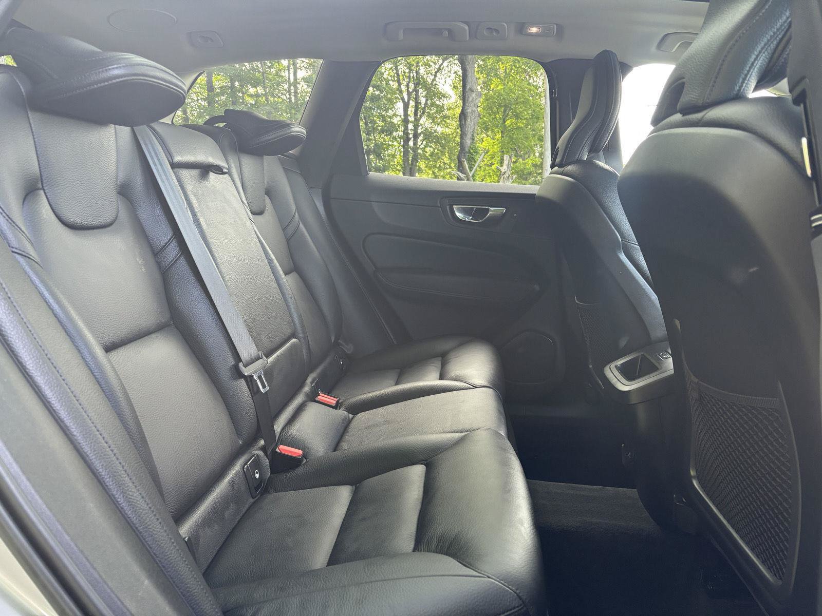 Used 2022 Volvo XC60 B5 Momentum w/ Climate Package AWD/4WD image 27