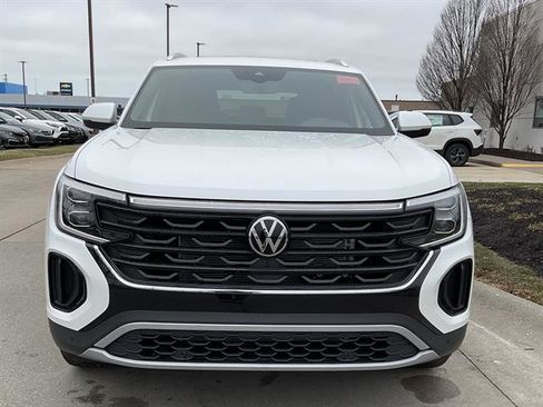 New 2026 Volkswagen Atlas Cross Sport SE image 2