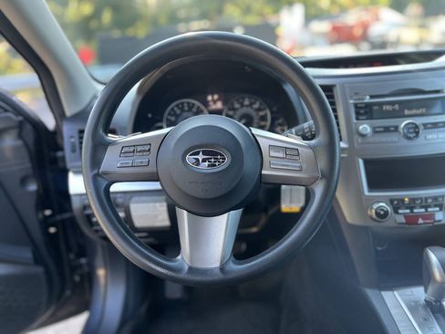 Used 2010 Subaru Outback 2.5i AWD/4WD image 13