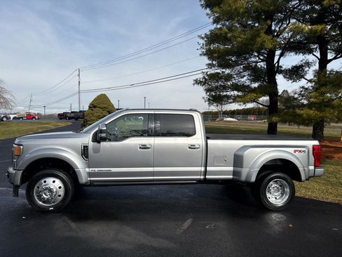 Used 2020 Ford F450 Platinum w/ FX4 Off-Road Package image 2