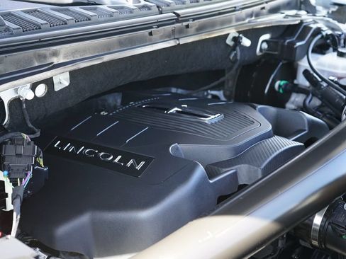 Used 2018 Lincoln Navigator Select w/ Technology Package AWD/4WD image 38