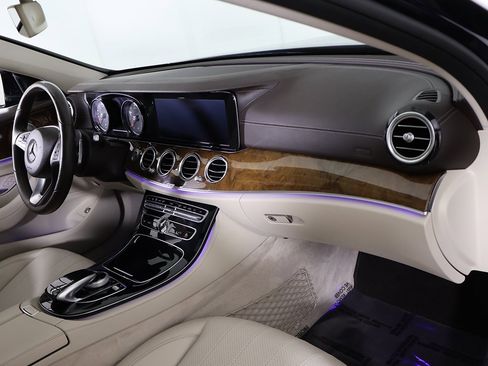 Used 2017 Mercedes-Benz E 300 4MATIC image 30
