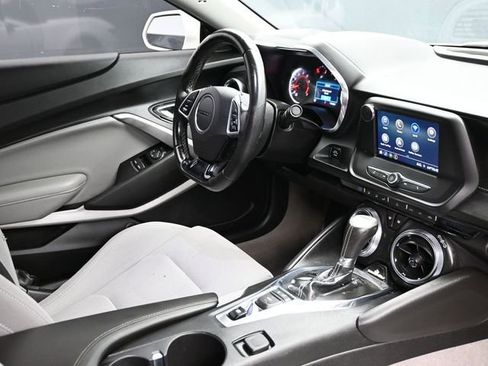 Used 2020 Chevrolet Camaro LT RWD image 15