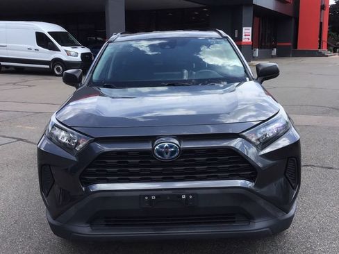 Used 2021 Toyota RAV4 LE AWD/4WD image 2