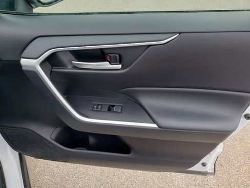 Used 2025 Toyota RAV4 XLE image 19