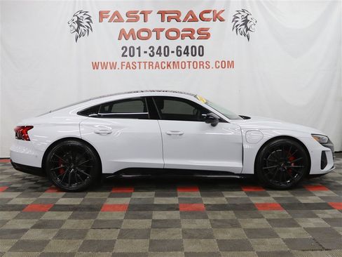 Used 2022 Audi e-tron GT Prestige w/ Prestige Package image 4