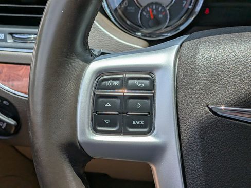Used 2015 Chrysler Town & Country Touring FWD image 25