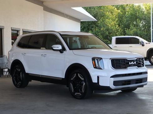 Used 2024 Kia Telluride S w/ S Sunroof Package FWD image 8