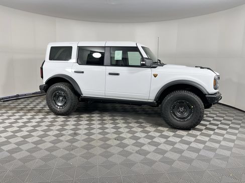 New 2025 Ford Bronco Badlands image 6