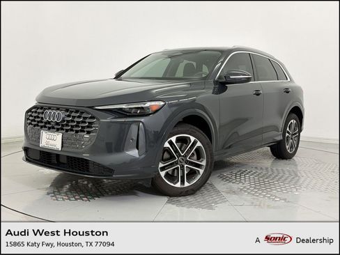 Used 2025 Audi Q5 Premium Plus w/ Premium Plus image 1