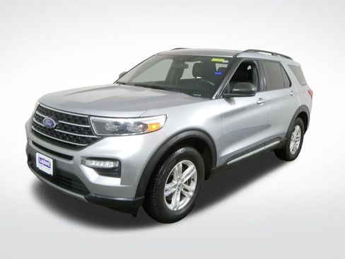 Used 2020 Ford Explorer XLT w/ Equipment Group 202A AWD/4WD image 10