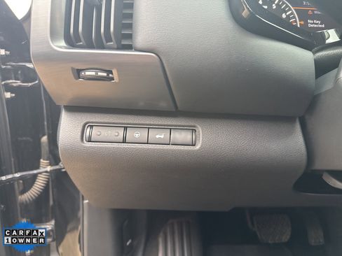 Used 2025 Nissan Pathfinder SL image 14