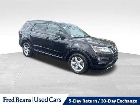 Used 2016 Ford Explorer XLT w/ Equipment Group 202A AWD/4WD image 1