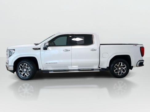 Used 2022 GMC Sierra 1500 SLT w/ SLT Premium Plus Package AWD/4WD image 2