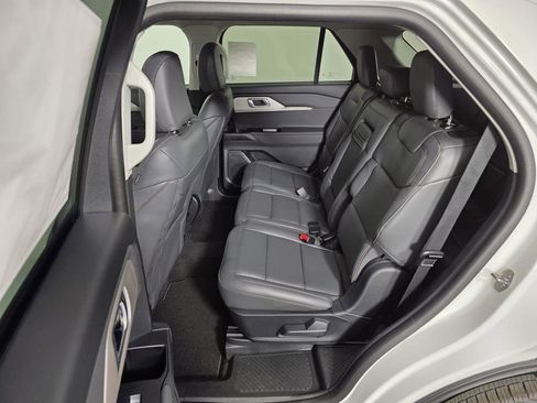 Used 2025 Ford Explorer Active w/ Active Comfort Package image 15
