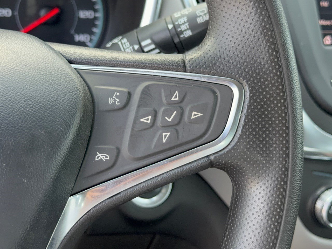 Used 2024 Chevrolet Equinox LS w/ Sport Edition FWD image 19