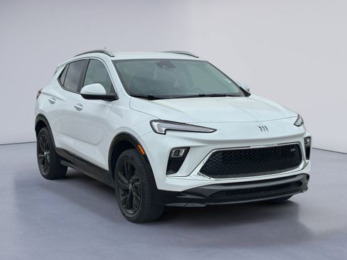 Used 2024 Buick Encore GX Sport Touring image 5