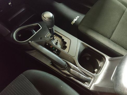 Used 2018 Toyota RAV4 LE image 26