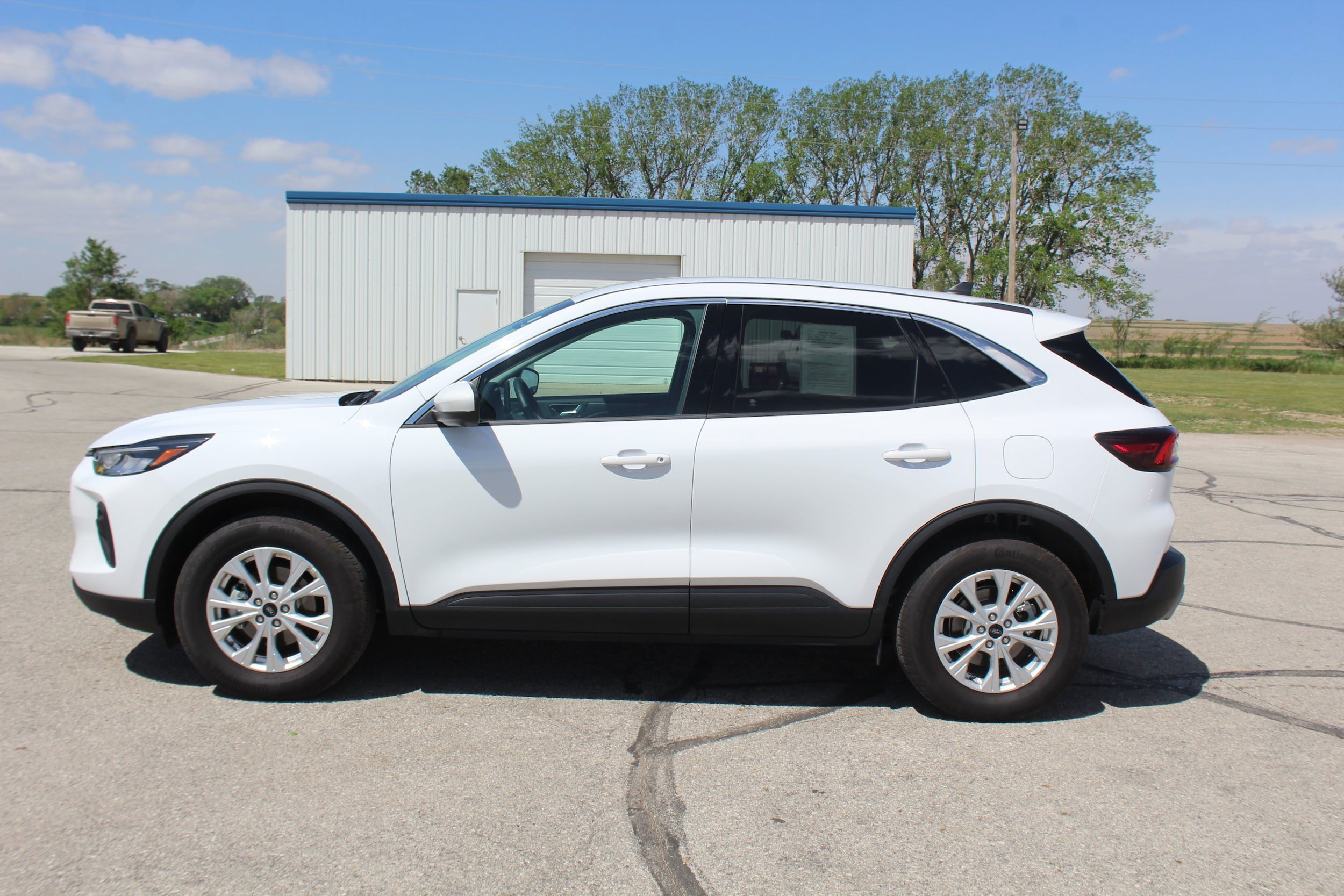 Used 2023 Ford Escape Active w/ Tech Pack #2 AWD/4WD image 2