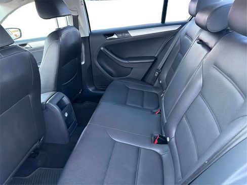 Used 2017 Volkswagen Jetta Wolfsburg Edition image 11