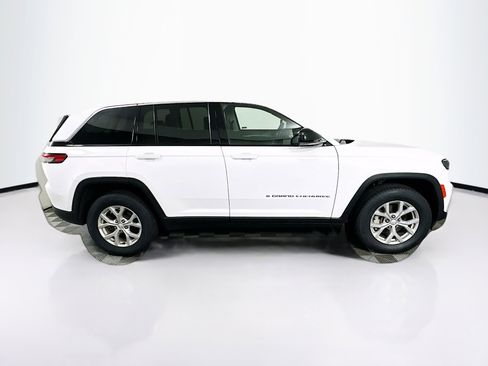 Used 2023 Jeep Grand Cherokee Limited AWD/4WD image 10