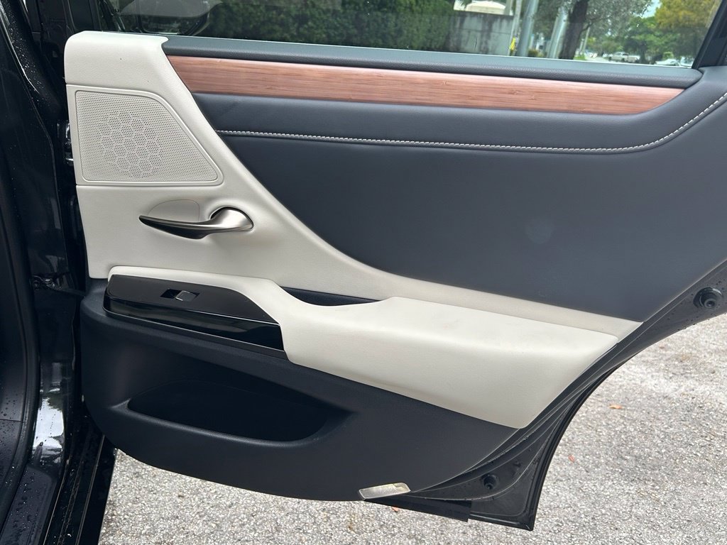 Used 2025 Lexus ES 350 w/ Premium Package FWD image 33