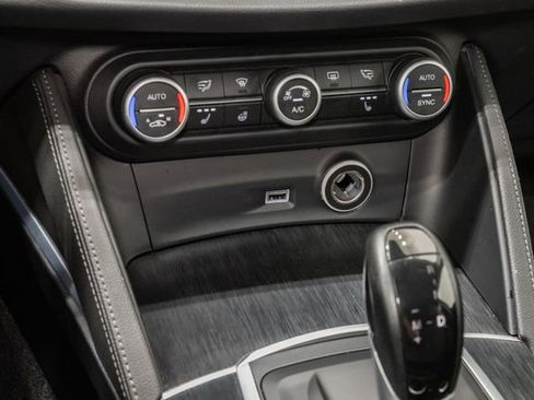 Used 2019 Alfa Romeo Stelvio AWD image 15